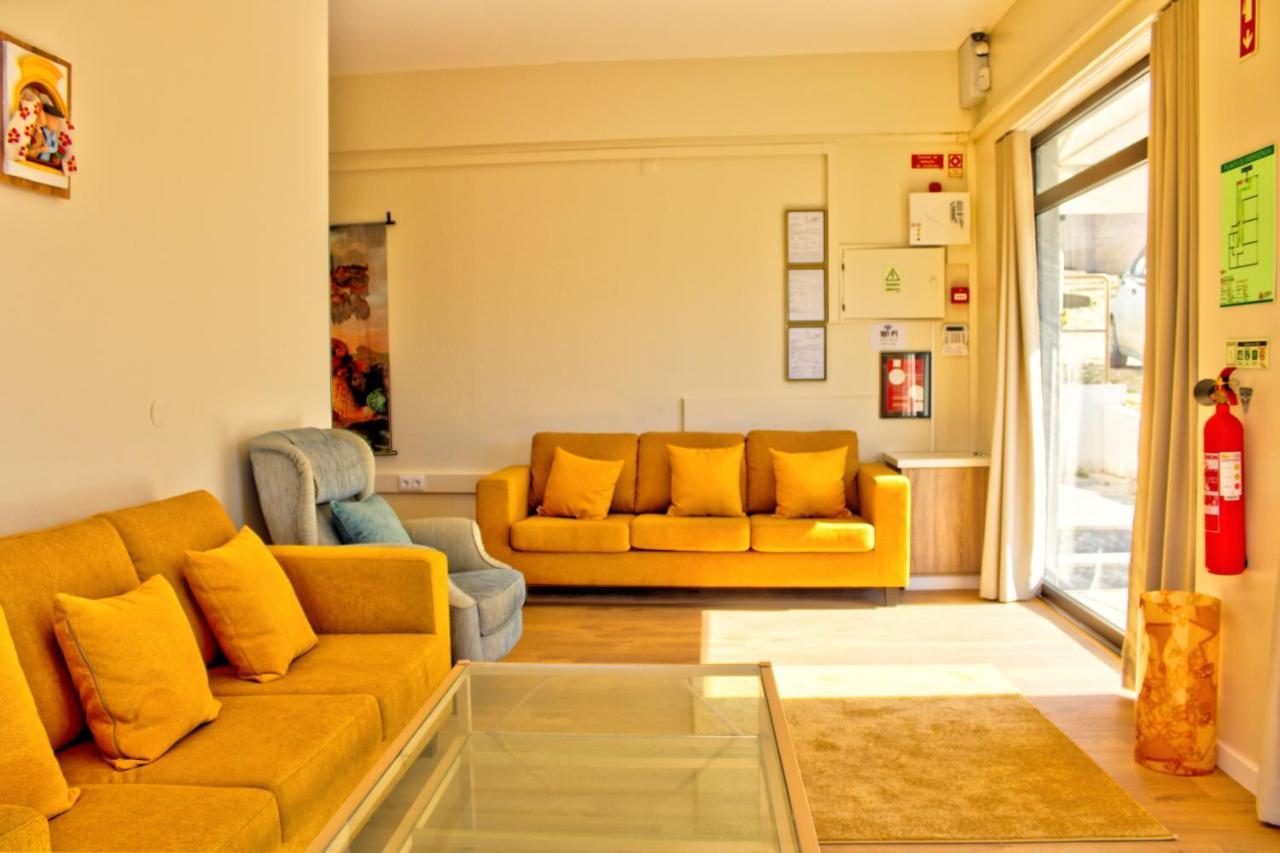 Lulu'S Guesthouse Atouguia Da Baleia Exteriör bild